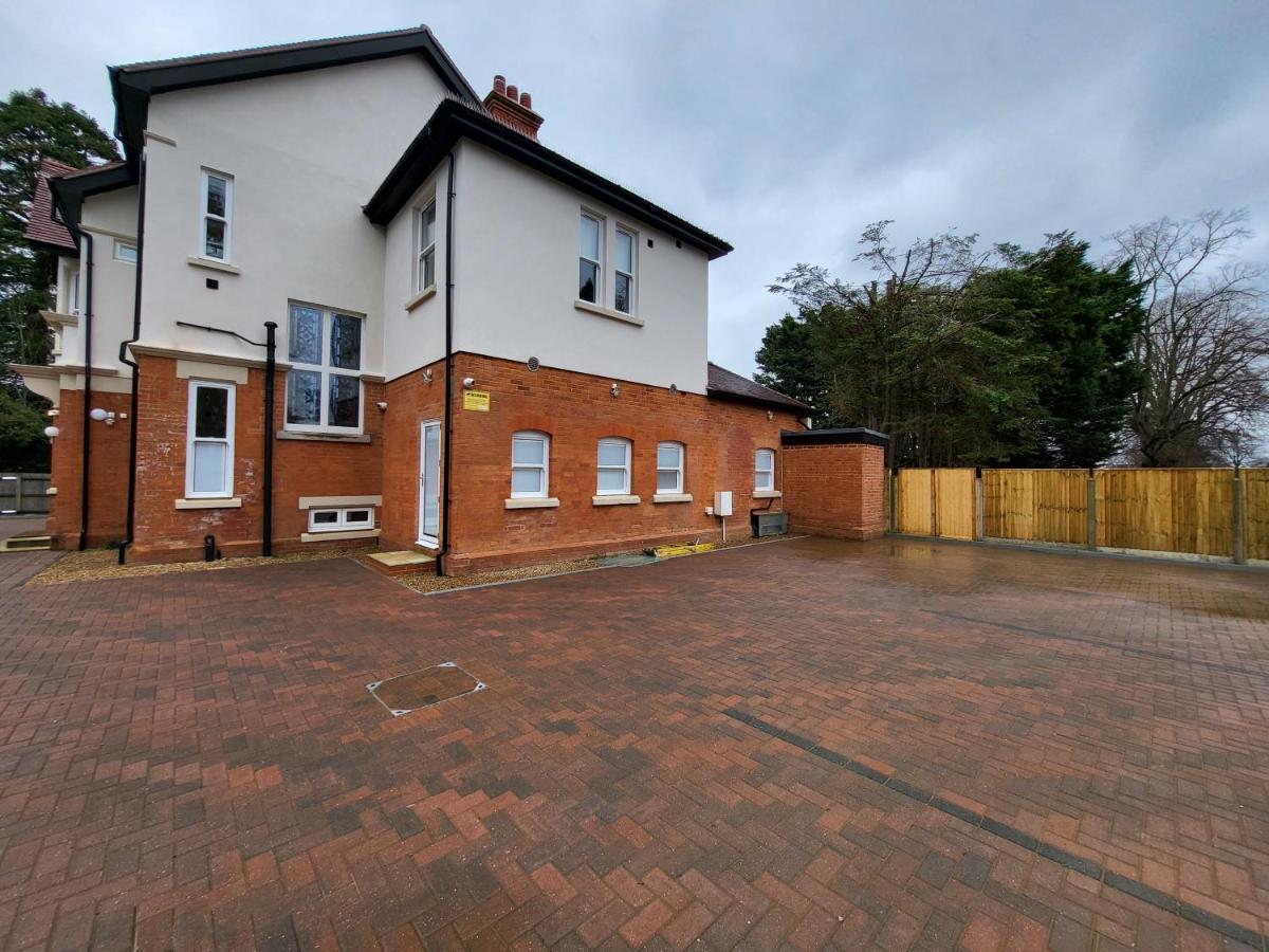 Sands House - Luxury Modern Studios With Secure Parking In Epsom, Surrey Eksteriør bilde